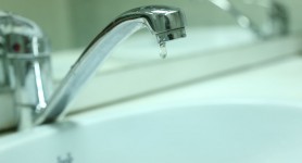 ATENȚIE! Consumatorii cu datorii la apă riscă să fie debranșați de la rețea